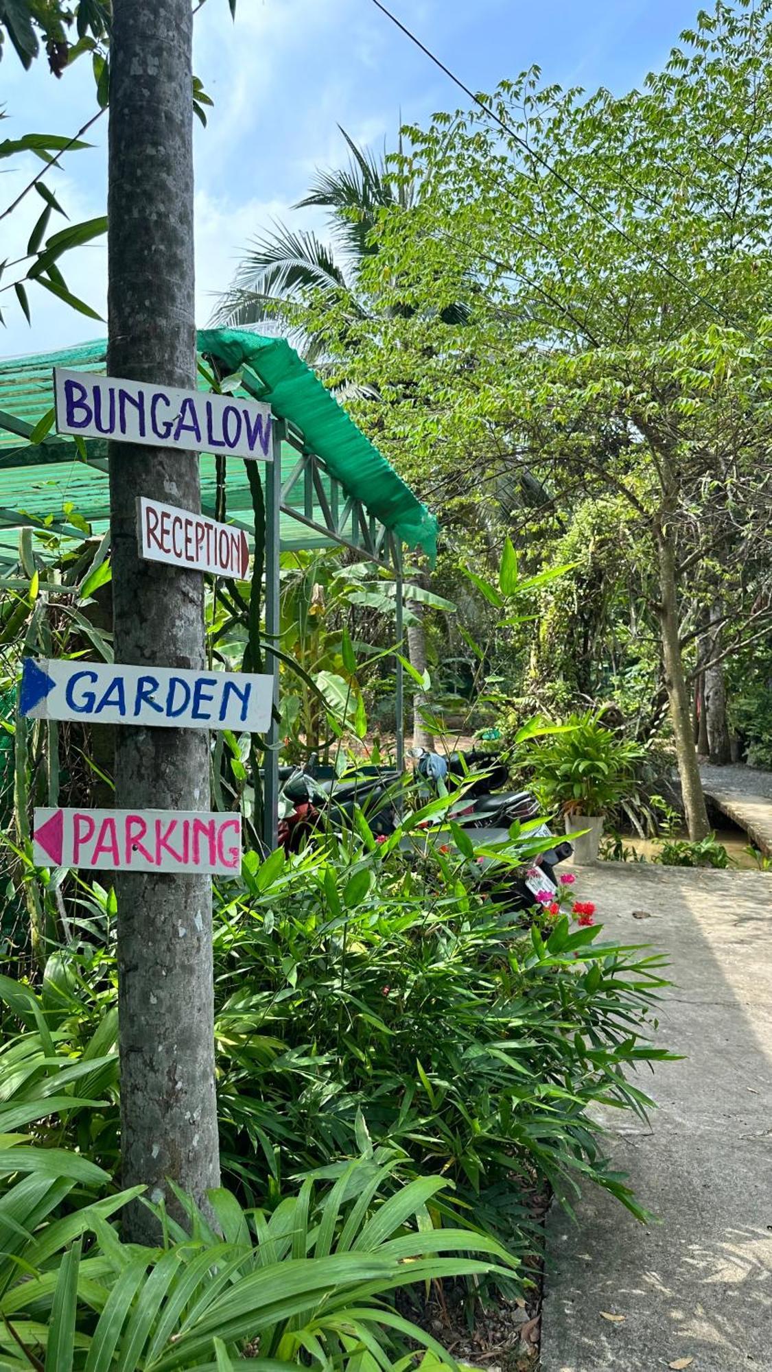 Hide Away Bungalows In Ben Tre City Eksteriør bilde